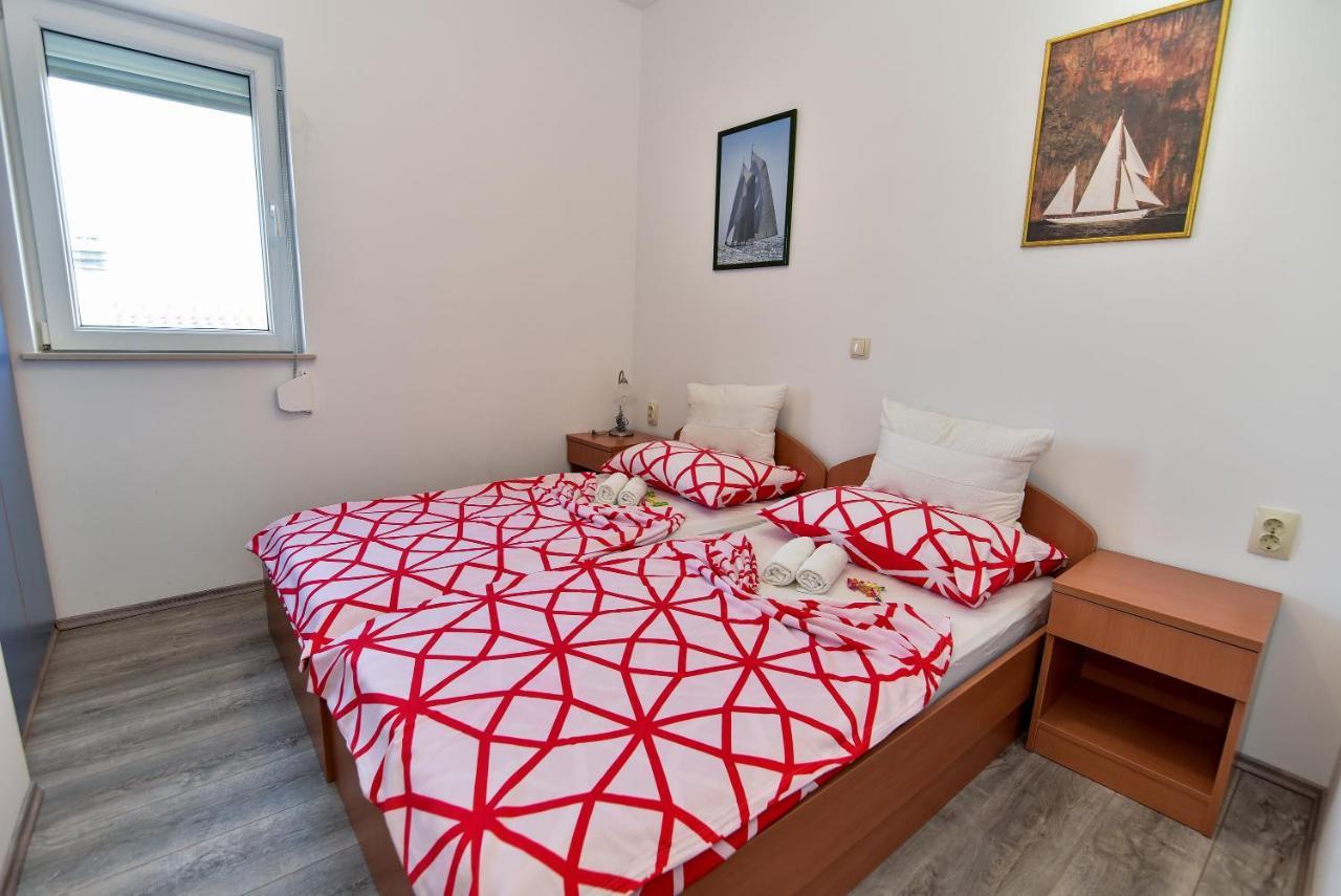 Apartmani Luna วีร์ ภายนอก รูปภาพ