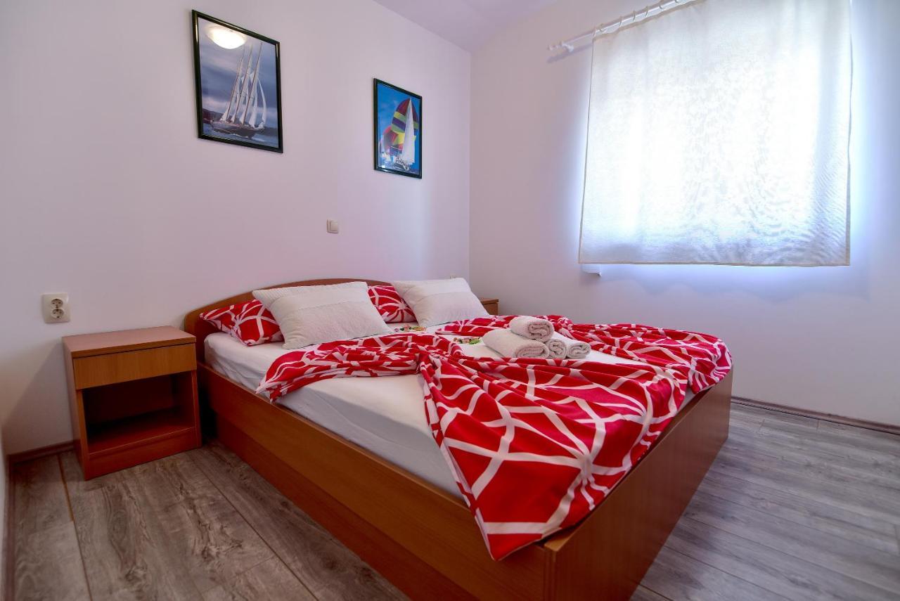 Apartmani Luna วีร์ ภายนอก รูปภาพ